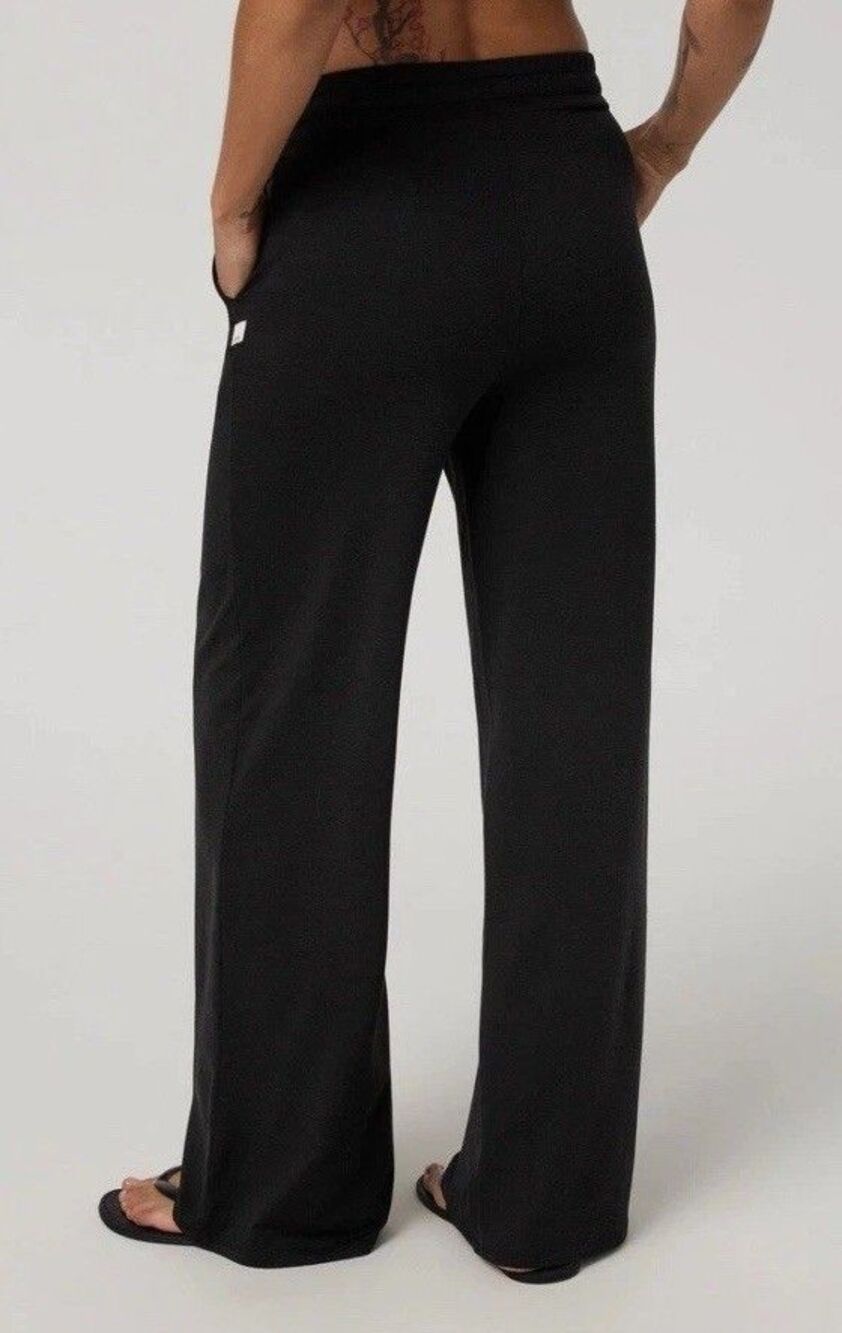 Vuori Women's Halo Essential Wideleg Pant Black Heather SZ M NWT - Picture 2 of 11